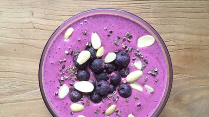 Berry booster smoothie bowl