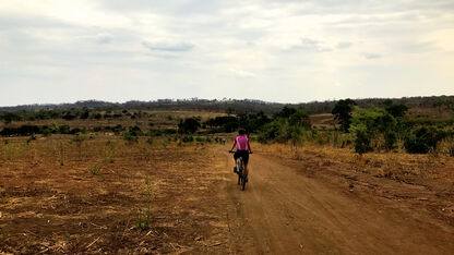 Ze is weer terug! Astrid fietste heel Zambia door