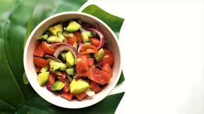 RECEPT: Zomerse salade met watermeloen en avocado