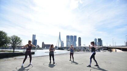 Waarom hoelahoepen de perfecte workout is voor in de zomer