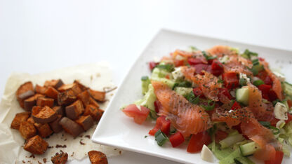 Recept: gerookte zalmsalade met zoete aardappel