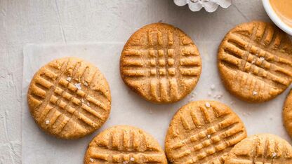 RECEPT: vegan pindakaas koekjes met maar 3 ingrediënten