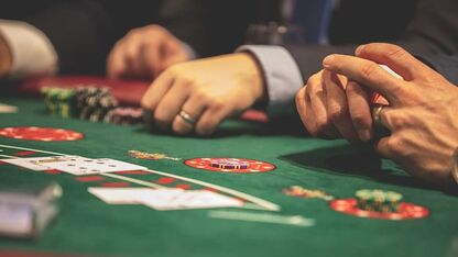 De Psychologie achter Blackjack: De Denkprocessen en Emoties die het Spel Beïnvloeden
