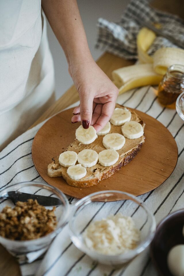 Broodje met pindakaas en banaan