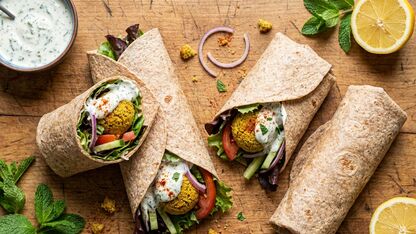 Recept: Wrap met falafel en yoghurtsaus