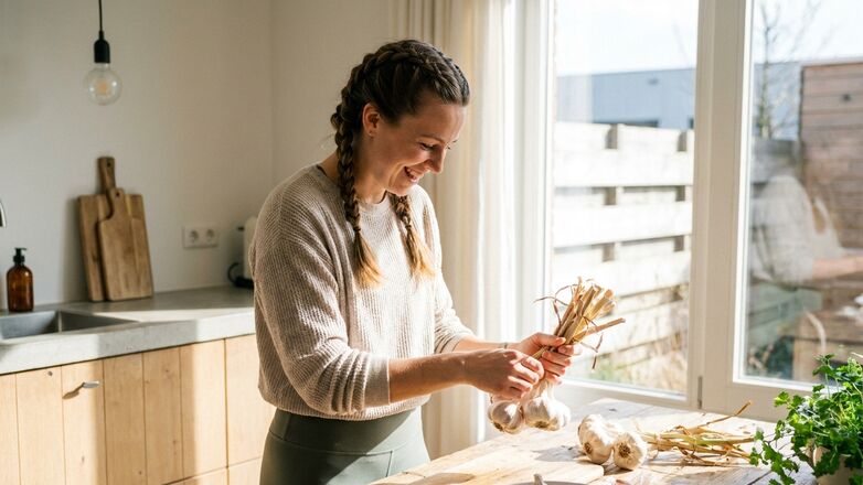 Is knoflook gezond? Voedingswaarden, voordelen en nadelen uitgelegd