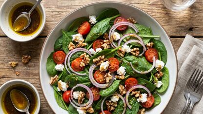Recept: Spinaziesalade met geitenkaas en walnoten