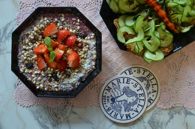 acai bowl en hot sailor sandwich