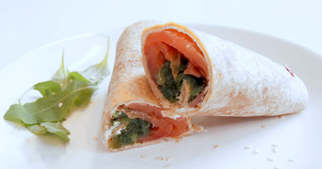 Wat is het recept van een gezonde wrap met zalm?