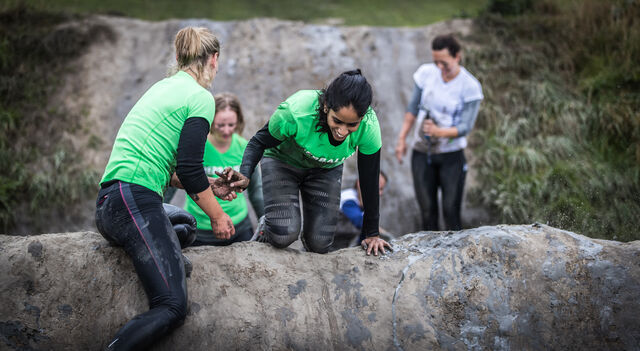 BIDDINGHUIZEN - Herbalife heeft de stormbaan van Flevonice bestormt. De dames gingen vol 100 procent erin. FOTO LEVIN &amp; PAULA PHOTOGRAPHY VOF